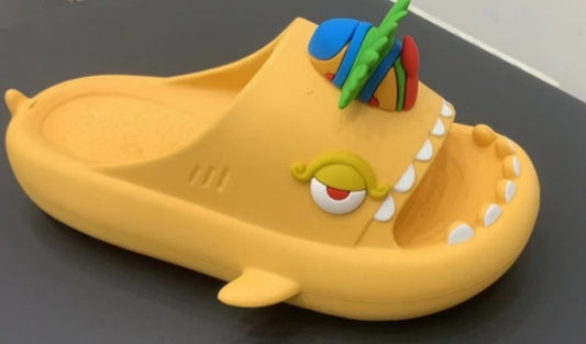 Thick-soled shark child clogs